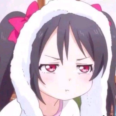 男子伸咸猪手被女老板扇飞眼镜